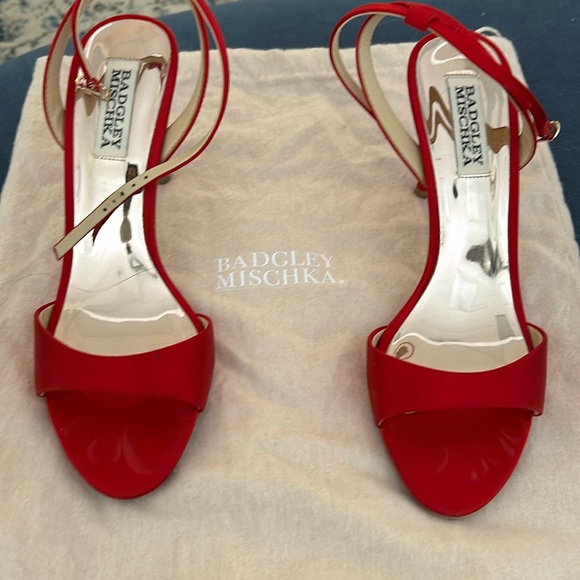 Badgley Mischka Shoes - BADGLEY MISCHKA red heels 3inch heel.